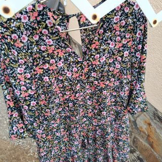 Vestido floral negro y rosa Primark