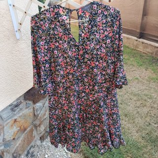Vestido floral negro y rosa Primark