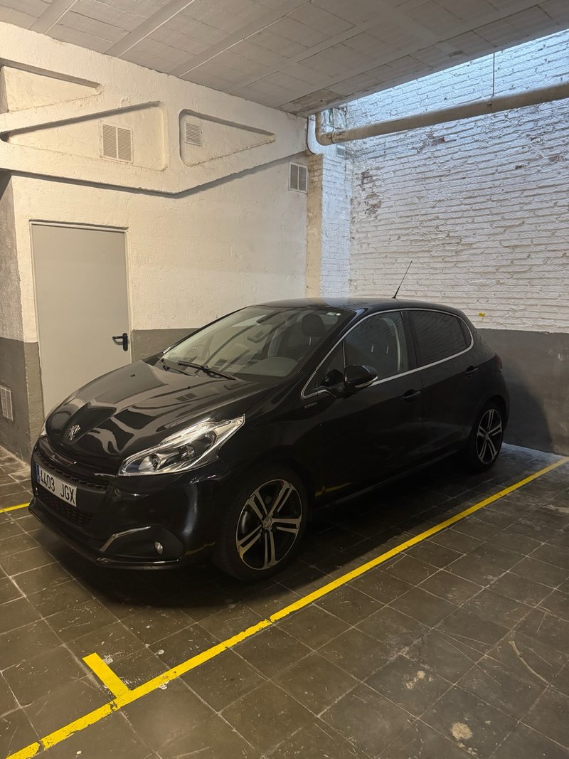 Peugeot 208 2015 - foto 1