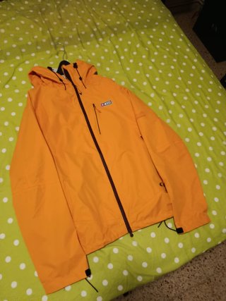 Chaqueta impermeable naranja