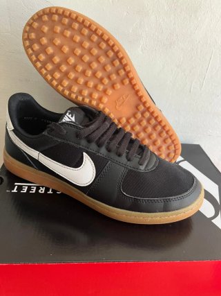 Zapatillas Nike Negras Suela Marrón