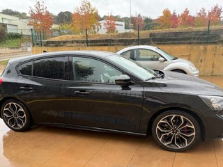 Ford focus black&red edition