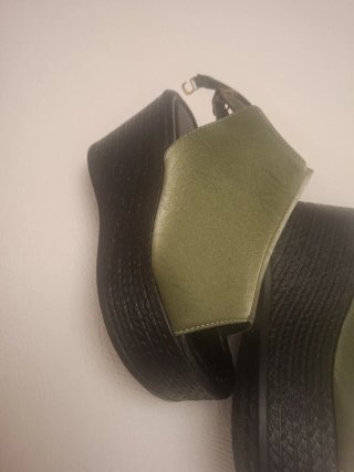 Sandalias de suela gruesa verde