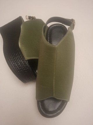 Sandalias de suela gruesa verde