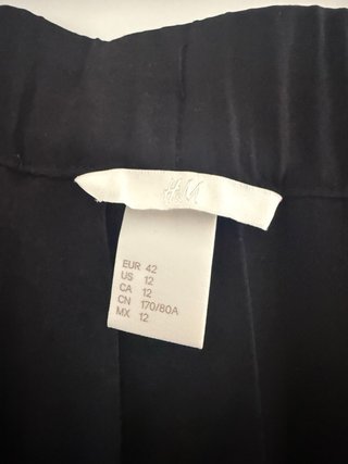 Saia plissada H&M preta tam L