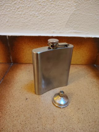 Petaca de bolsillo de acero