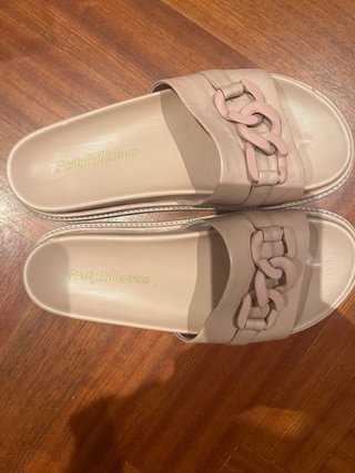 Sandalias PrettyBallerinas Beige con  Cadena