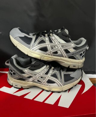 ASICS Deportivas Grises y Blancas