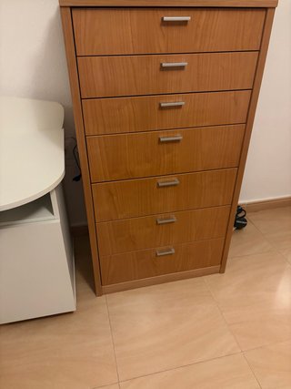 Cómoda de madera marrón