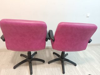 2 Sillas de oficina rosas y negras
