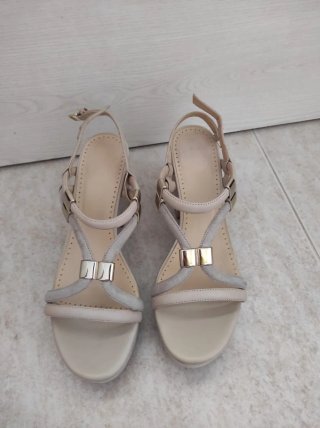 Sandalias beige tacón plataforma Elvio Zanon