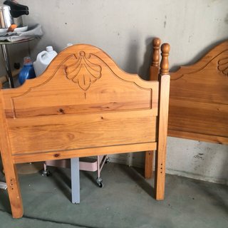 Cabecero de madera para cama de 90 a 15 euros cada