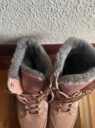 Botas de invierno rosas con forro gris