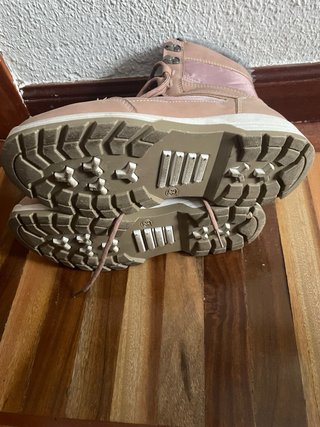 Botas de invierno rosas con forro gris