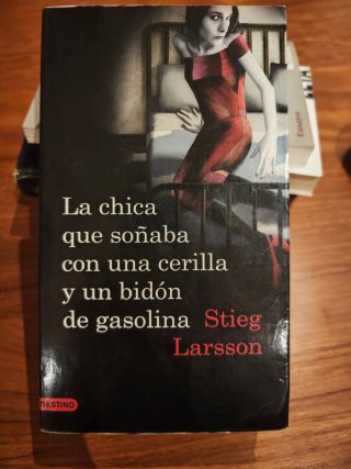 La chica que soñaba con una cerilla y un bidón d..