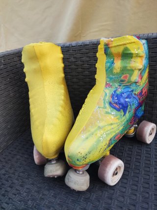 Cubrepatines amarillos y multicolor