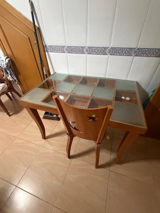 Mesa de cocina cristal y 4 sillas madera