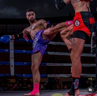 ENTRENADOR DE MUAY THAI / 1a CLASE GRATIS