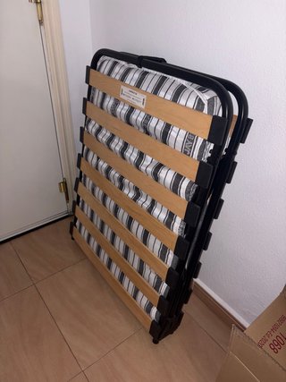 Cama plegable de madera y metal