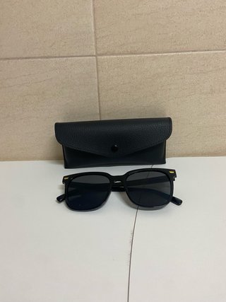 Gafas de sol negras