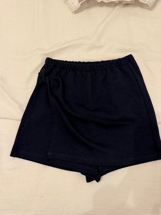 Shorts tipo falda azul marino