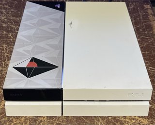 PlayStation 4 White / No Man’s Sky + 2 mandos
