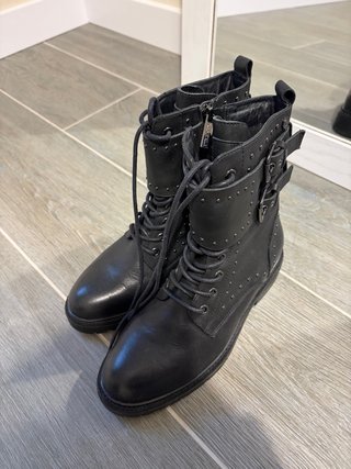 Botas Carmela Piel Cordones Tachuelas
