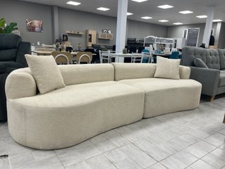 Sofá curvo beige 3 plazas