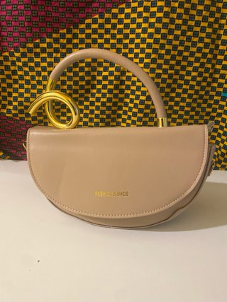 Borsa nera con manico dorato