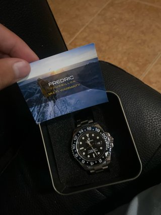 Reloj Negro y Gris