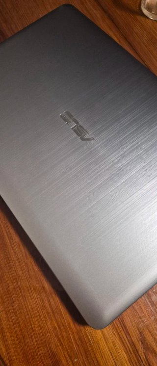 Portátil Asus F540Y Plateado 4gb ram 128 disco ssd