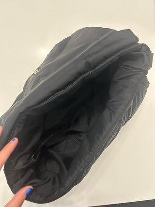 Bolso H&M negro acolchado con cadena