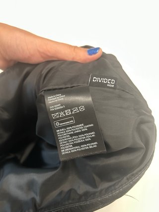 Bolso H&M negro acolchado con cadena