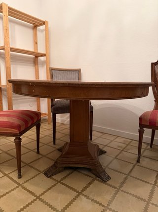 Mesa de comedor ovalada de madera
