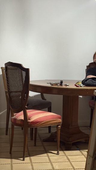 Mesa de comedor ovalada de madera