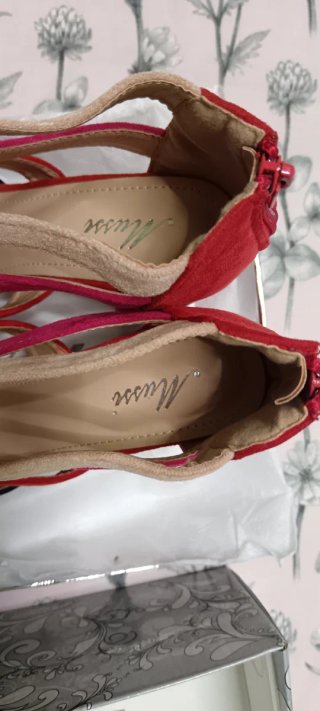Sandalias de tacón cómodas. Nuevas