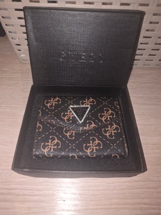 Billetera Guess Marrón y Dorada