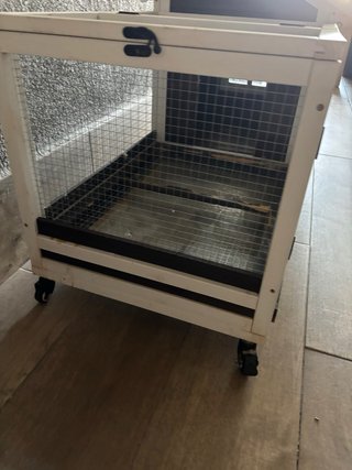 Jaula con casa para conejo