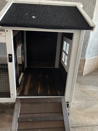 Jaula con casa para conejo