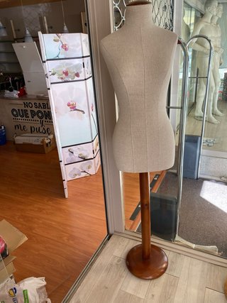 Busto maniquí tela con peana madera