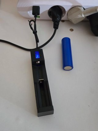 Linterna de buceo con cargador y batería 1000lm