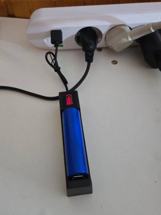 Linterna de buceo con cargador y batería 1000lm