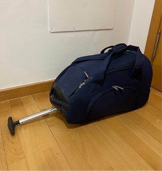 Maleta de cabina azul con ruedas