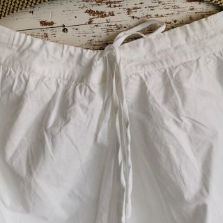 Pololos blancos  antiguos entrepierns abierta