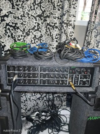 Guitarra con amplificador y 2 altavoces Axtech 12P