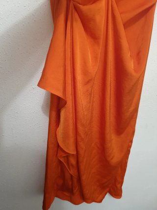 Vestido midi satinado asimétrico Zara Talla S