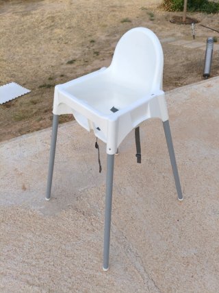 Trona Ikea blanca sin bandeja