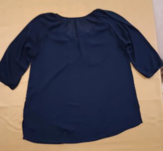 Blusa Esmara azul marino. Talla 52.