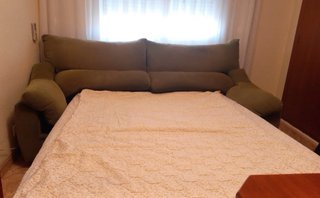 Sofá cama 3 plazas verde. Precio negociable