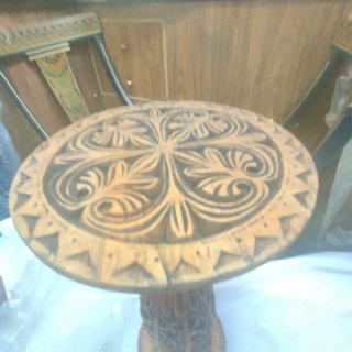 Candelabro de madera tallada